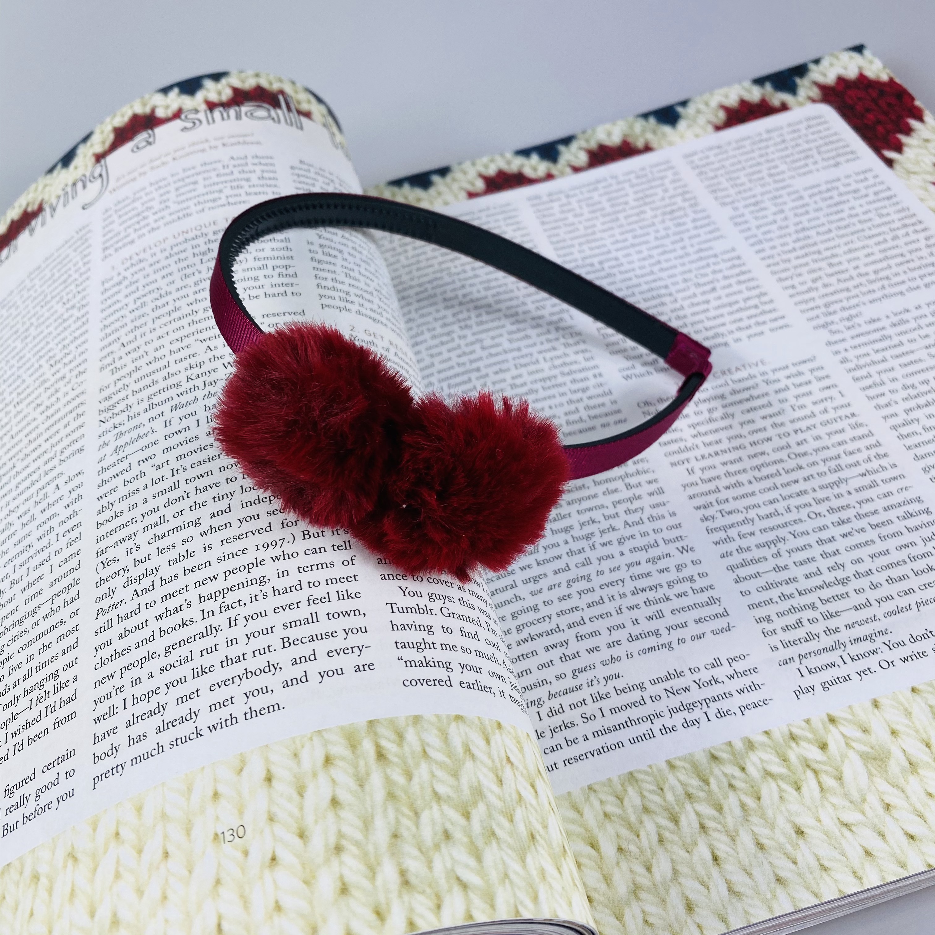 Čelenka s pom pom - bordová SG-8475H-B