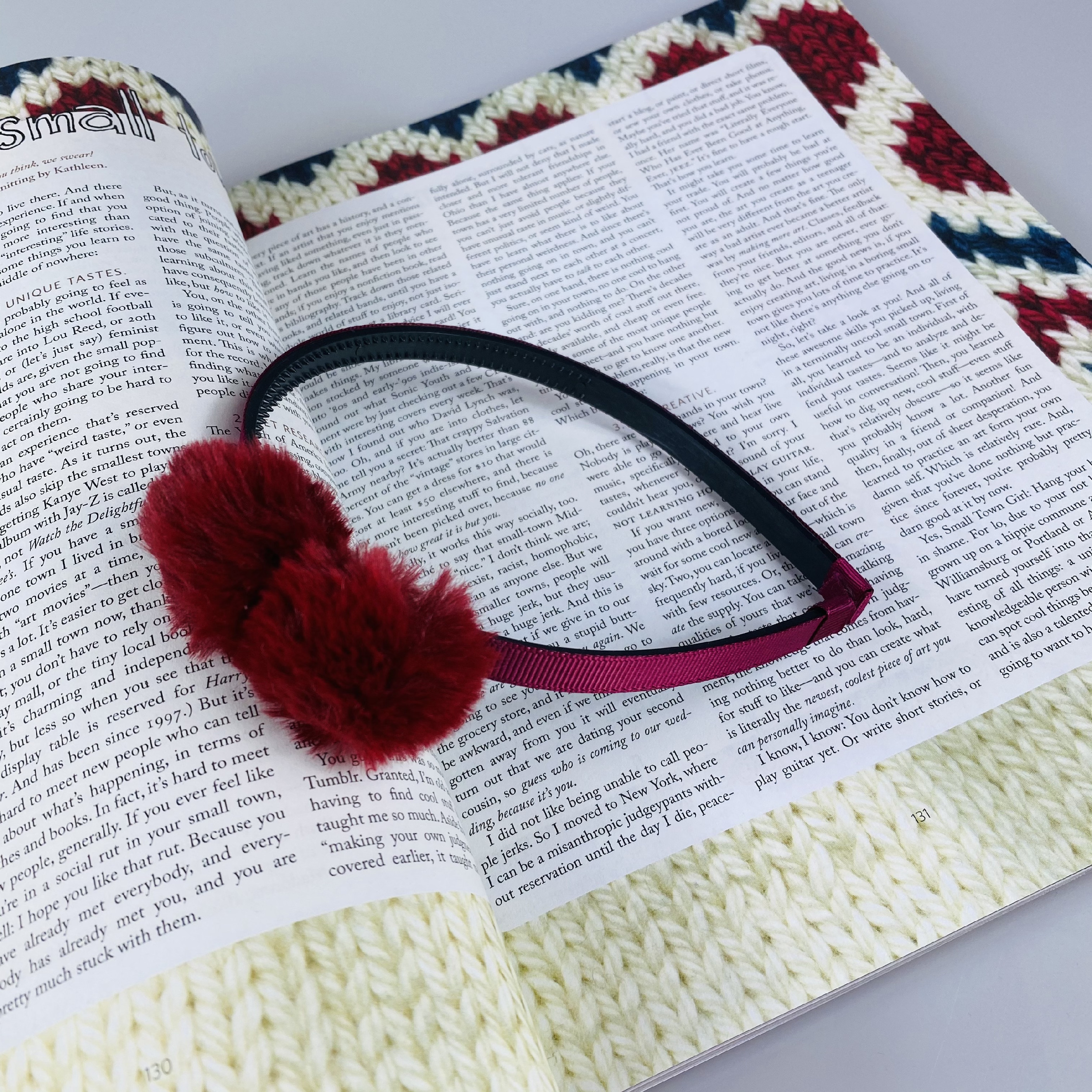 Čelenka s pom pom - bordová SG-8475H-B